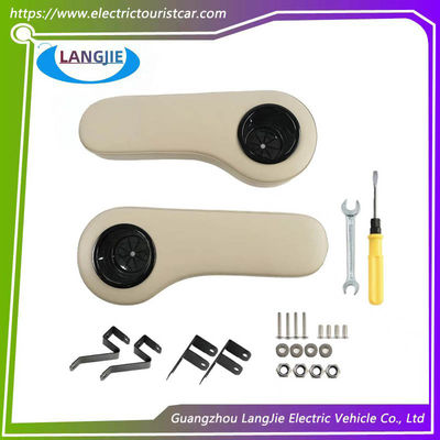 Bom preço. Componentes de carros de golfe Clube Assento traseiro de carro apoio de braço com suporte de copo on-line