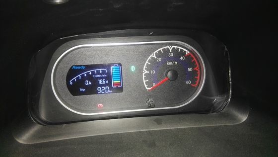 O carro-patrulha bonde de baixa velocidade 2+3 assenta o elevado desempenho do carrinho de golfe de 5 passageiros