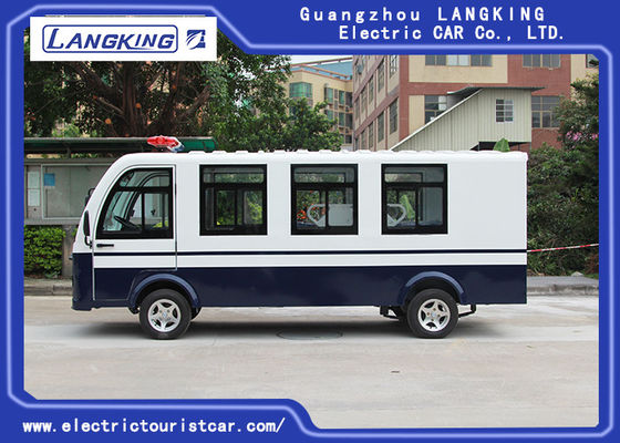 Carro bonde da ambulância cor azul/branca com o Toplight para o hospital